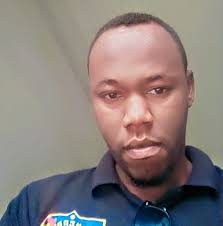 Lifè 10è sa fè egzateman 24è tan direktè Programasyon nou Zoe Tchak te  jwenn arestasyon li, apre yon post sou Facebook li te fè pou enfome  popilasyon an jan li te toujou