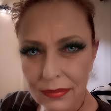 Lindsey Burr's Instagram, Twitter & Facebook