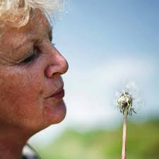 ANREGUNGEN UND ENTWÜRFE FÜR DIE FRAUENARBEIT