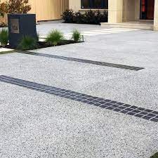The circle is 70 feet wide and the pool area has a diameter of 20 feet. Top 60 Best Driveway Ideas Designs Between House And Curb