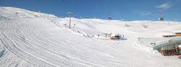 Österreich setze auf ein konsequentes grenzregime, damit das virus nicht durch rückkehrer oder touristen ins land getragen werde, sagte kanzler sebastian kurz am mittwoch in wien. Dritter Lockdown In Osterreich Aber Skigebiete Durfen Offnen Skigebiete Test Magazin