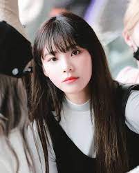 Loona Jinsoul Yvestrbl Black Hair Kpop Black Hair Bangs Hairstyles With Bangs