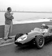 El gran premio de portugal de 1958 fue una carrera de fórmula uno celebrada en el circuito da boavista , oporto el 24 de agosto de 1958. Jack Brabham Awaits The Start Of Practice In His Cooper T45 Climax Circuit Boavista Portuguese Gp 1958 He Was 7 Grand Prix Racing Classic Racing Cars Racing