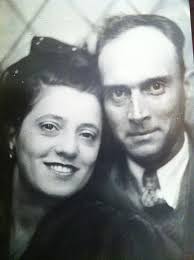 📸 Happy National Retro Day! Many years ago, the coin-operated photo booth  was the equivalent of today's "selfie". ❤️This photo booth pic is of our  owner Paul's parents, Ann & Glenn. If