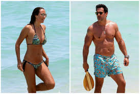 El 2019 trajo harto trabajo para angélica castro y cristián de la fuente.cine, grabaciones, televisión y más fue parte de la pareja que viajó 14 veces en el año a chile desde su casa en estados unidos. Fotos Cristian De La Fuente Y Angelica Castro Deslumbran En La Playa Publimetro Scoopnest