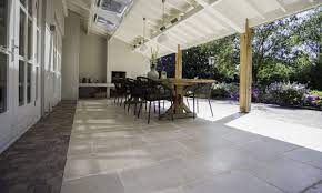 schoonmaken van natuursteen en keramische tuintegels nibo stone tuintegels natuursteen vloeren