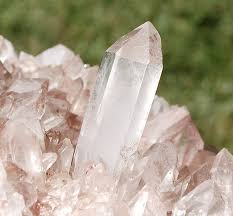 Dispels static electricity and generates electromagnetism. Clear Quartz Crystals The Universal Stone 17551 Crystal Healing Articles