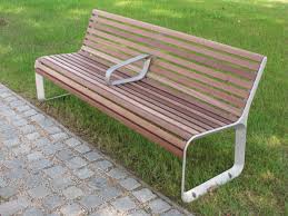 Parkbank Mit Lehne Seitenteile Aus Aluguss Sitzflache Und Rucklehne Aus Massivholz Befestigung Mobil Oder Zur Bodenbefestigung Siehe Aussenmobel Bank Holz