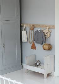Hat man oft freunde zu besuch, braucht man irgendwann mal einen garderobenständer im flur, um all den jacken eine standesgemäße unterkunft zu bieten. 50 Kinder Garderobe Diy Ideen Garderobe Kinder Kindergarderobe Kinder
