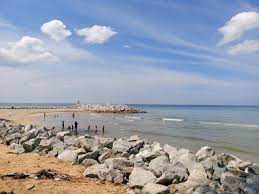 Pantainya yang berpasir dan landai sesuai untuk aktiviti berkelah, riadah ,mandi laut, sukan air dan memancing. æ—¥æ›œæ—¥ã®ç ‚æµœ Picture Of Pantai Irama Bachok Tripadvisor