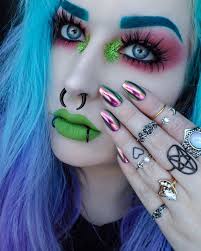 12.2 тыс. отметок «Нравится», 93 комментариев — Mariah Lacy (@riahboflavin)  в Instagram: «Makeup matching my nails 💕 Nails from @exhalehatenaildesign»