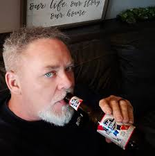 What are the minimum MacBook requirements to run DJay Pro stable?