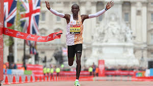 Kenyan eliud kipchoge set an official world record for men of 2:01:39 on september 16, 2018, at the 2018 berlin marathon. Eliud Kipchoge Breaks Course Record To Win Men S London Marathon Cgtn