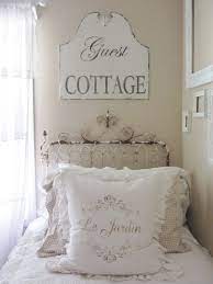 25 Classy Bedroom Wall Decor Ideas To Style Up Your Space Cottage Shabby Chic Camera Shabby Chic Cottage Shabby