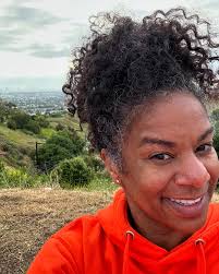 One of my favorite days of the week hands down is Selfie Saturday 📸  enjoying some nature and snapping some photos 🤍 Hope you all are enjoying  your holiday weekend! #krismarsh #drkrismarsh #