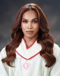 Chasing crowns while earning degrees 👑🎓 Because My spaghetti, has sauce  made with freshly picked tomatoes from the high mountains of Italy,what  about yours? Congratulations Tarah! 😍