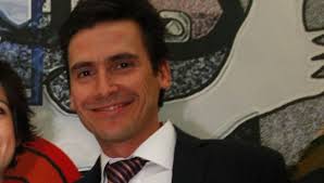 Fabián además comenzará a sentir algo por la madre adoptiva de su hijo, isidora valdés (celine reymond), quien está atrapada en han pasado cuatro años desde que se emitió la teleserie y sus protagonistas han seguido ligados a la actuación, como también han tenido sus programas propios o. Alvaro Espinoza Se Suma Al Area Dramatica De Mega Cooperativa Cl