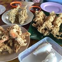 Warung pok nong yang menyediakan pelbagai jenis celup tepung diantaranya ikan, udang, sotong, pari dan juga keropok. Warung Sotong Celup Tepung Pok Nong Seafood Restaurant
