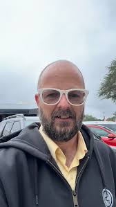 Trouble parking in tight spaces or getting into your vehicle after someone  else parked too close. Here’s a solution from Hyundai as demonstrated