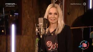 See more of anna vissi / άννα βίσση on facebook. Anna Bissh H Apolyth Ellhnida Star Rixnei Ta Social Media Me Th Megalh Bradia Sto Mega In Gr