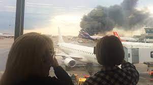 Самолет компании аэрофлот вылетел из москвы в мурманск и буквально сразу же подал сигнал. Desyatki Pogibshih V Rezultate Avarijnoj Posadki Samoleta V Moskve Gazeta Ru