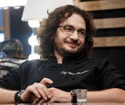Am observat că dacă mă laud singur îl enervează foarte tare pe florin și îl scoate din mână, a fost replica juratului. Ce Mananca Chef Florin Dumitrescu Pentru A Slabi Zic Nu Snitelului