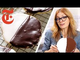 Once the cookies are completely cooled, flip them over so that the flat side is facing up. Nyc Famous Black And White Cookies Recipe Thefoodxp