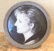 LINDA LEVINSON DESIGNS ROUND PICTURE FRAME WITH CRYSTALS