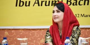 Arumi bachsin memulai debut bermain peran pada tahun 2008. 4 Potret Arumi Bachsin Sebelum Dan Sesudah Jadi Istri Pejabat Merdeka Com