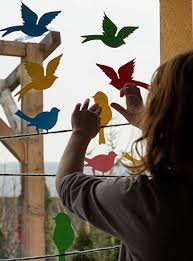 Hallo Fruhling Von Einem Bunten Vogelparadies An Unserem Fenster Druckvorlage Schwesternliebe Wir Basteln Fruhling Fenster Basteln Fruhling Fensterdeko Hallo Fruhling