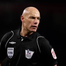 Howard webb did the best he could. Premier League Referee Howard Webb Open To Goal Line Technology Sbnation Com