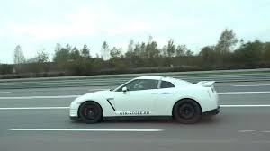 The new nissan gtr price in pakistan starts from $101,770. Video 1200 Hp Ams 12 Nissan Gt R Vs Bugatti Veyron Vitesse