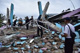 Múltiples edificaciones quedaron en ruinas después del fuerte sismo, de magnitud 6,2. Asjpb0n9quylvm