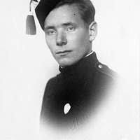 Portrett av ung soldat. Torleif Rugsveen som gardist.