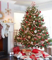 Weihnachtsbaum Festlich Schmucken Spass Fur Die Ganze Familie Dekoration Weihnachtsbaum Tannenbaum Schmucken Weihnachtsbaume Dekorieren