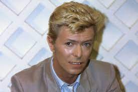 Having only known it as an album sleeve for much of my life, i found its true form. Why David Bowie S Eyes Became Two Different Colors