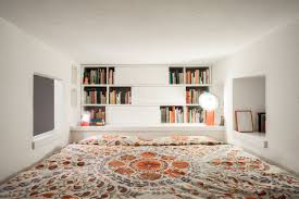 Wonder t13 cameretta per due bambini wonder t13 con armadio a 6 ante con cestoni, testiera letto con pannelli boiserie imbottiti e rivestiti, dotabili di luce led. Libreria Testata Del Letto Librerie A Parete Camera Da Letto Padronale Arredamento