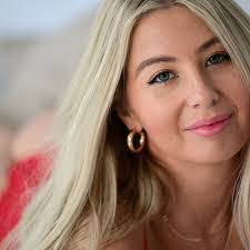 Loren Hammer's Instagram, Twitter & Facebook