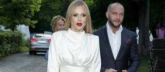 Jest 7 lat starszy od dody (34). Maz Zostawil Dode I Wyprowadzil Sie Z Ich Mieszkania Nowe Szokujace Doniesienia Super Express Wiadomosci Polityka Sport