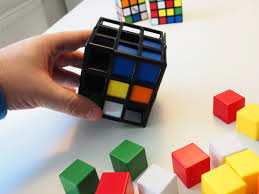 Dazu kann es hilfreich sein, mal einen zauberwürfel von innen anzuschauen bzw. Rubik S Cage Und Der Gute Alte Klassiker Cube Blog Zoomlab Denkspiel Erno Rubik Gesellschaftsspiel Logikspiel Rubiks Rubiks Cage Rubiks Cube Spiel Wurfel Zauberwurfel Zoomlab Kids Zoomlab Kids