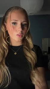 Crystal Dewalt's Instagram, Twitter & Facebook