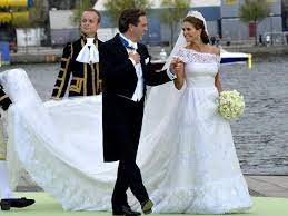 Ihr brautbouquet wurde aus rosen. Hochzeit In Schweden Die Schonsten Bilder Von Madeleine Und Chris O Neill Couture Brautkleider Westliche Brautkleider Kleid Hochzeit