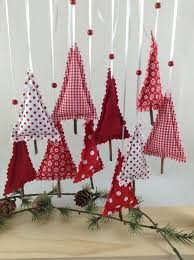 Deko Und Accessoires Fur Weihnachten 10 Kleine Bezaubernde Baumchen Rot Weiss Made By Steinho Basteln Weihnachten Nahideen Weihnachten Weihnachten Dekoration