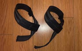 Straps are a great option for deadlifts and other pulling exercises when grip becomes the limiting factor f. Lifting Straps Vs Lifting Hooks Differences Pros Cons Powerliftingtechnique Com