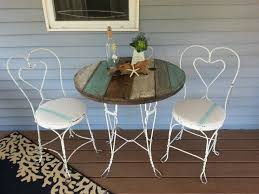 Ice Cream Table And Chairs I Repurposed Vintage Beachy Love Bistro Table Set Diy Dining Table Balcony Table And Chairs