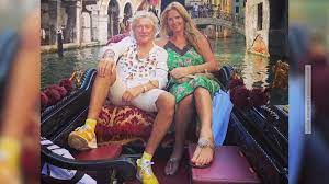 4,835 likes · 6 talking about this. Rod Stewarts Ehefrau Penny Lancaster Ist Jetzt Polizistin Und Das Mit 50 Jahren