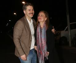 Η σχέση των δύο ηθοποιών είχε γίνει ευρύτερα γνωστή τον περασμένο μάρτιο, όταν συνεργάστηκα στην παράσταση «όσα η καρδιά μου στην καταιγίδα» όπου ανέβηκε στο θέατρο τέχνης. Ale3andros Mpoyrdoymhs Lena Drosakh Aytos 8a Toys Pantrepsei