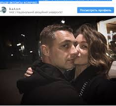 А все потому, что активно снимает и выпускает очень много сериалов. Zvezda Ukrainskih Serialov Vyhodit Zamuzh Za Rossijskogo Aktera Foto Chitat Na Golos Ua
