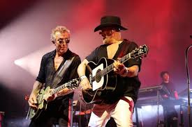 EN IMAGES. Pascal Obispo a réussi à se faire pardonner au festival des  Grandes marées - Granville.maville.com