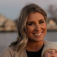 Elizabeth Farnham's Instagram, Twitter & Facebook